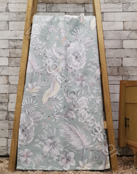 kourtinestropicalfloral-min